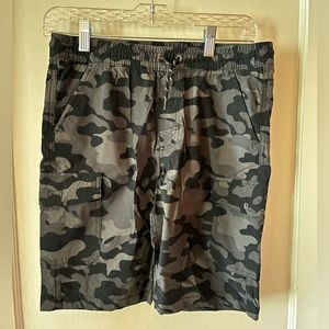 NWOT boys black/grey camp cargo shorts